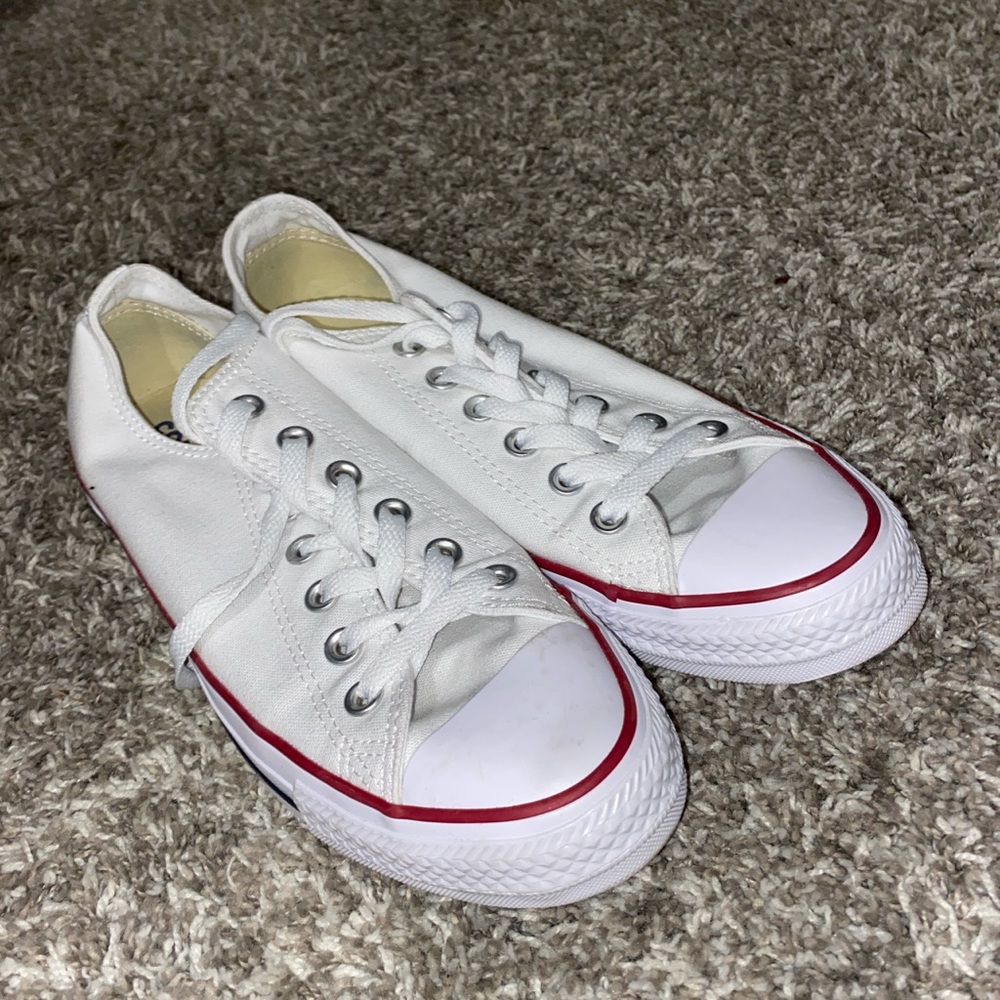 WHITE LOW TOP CONVERSE